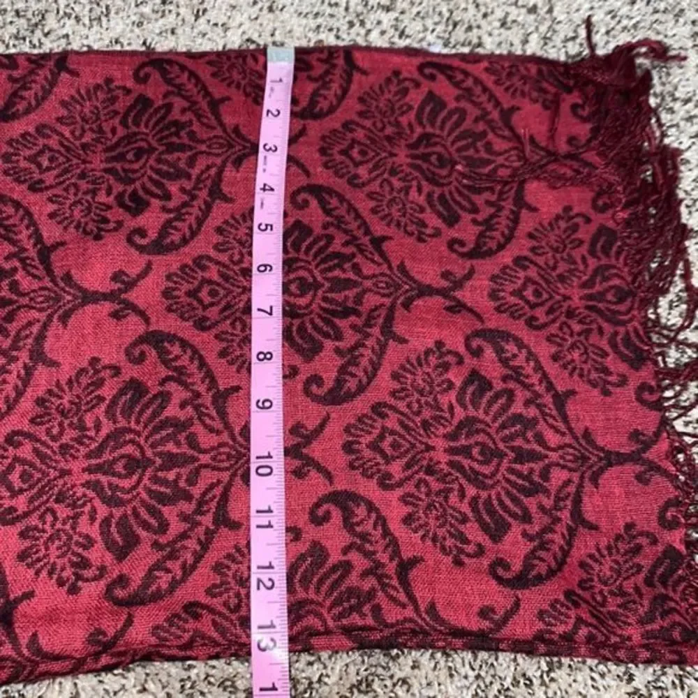 5/$30 🎈 Red and black womens multi way‎ floral damask scarf